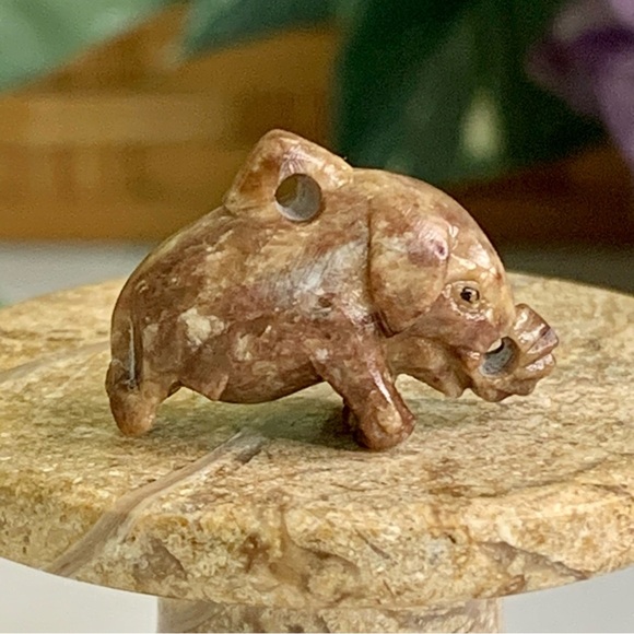 Antique Red Chinese Soapstone Mini Hand Carved Elephant Pendant Figurine 3/4" 3g - Picture 9 of 16
